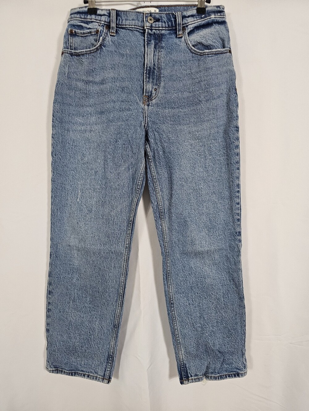 Abercrombie and Fitch The 90's Straight Ultra High Rise Jeans in Medium Wash